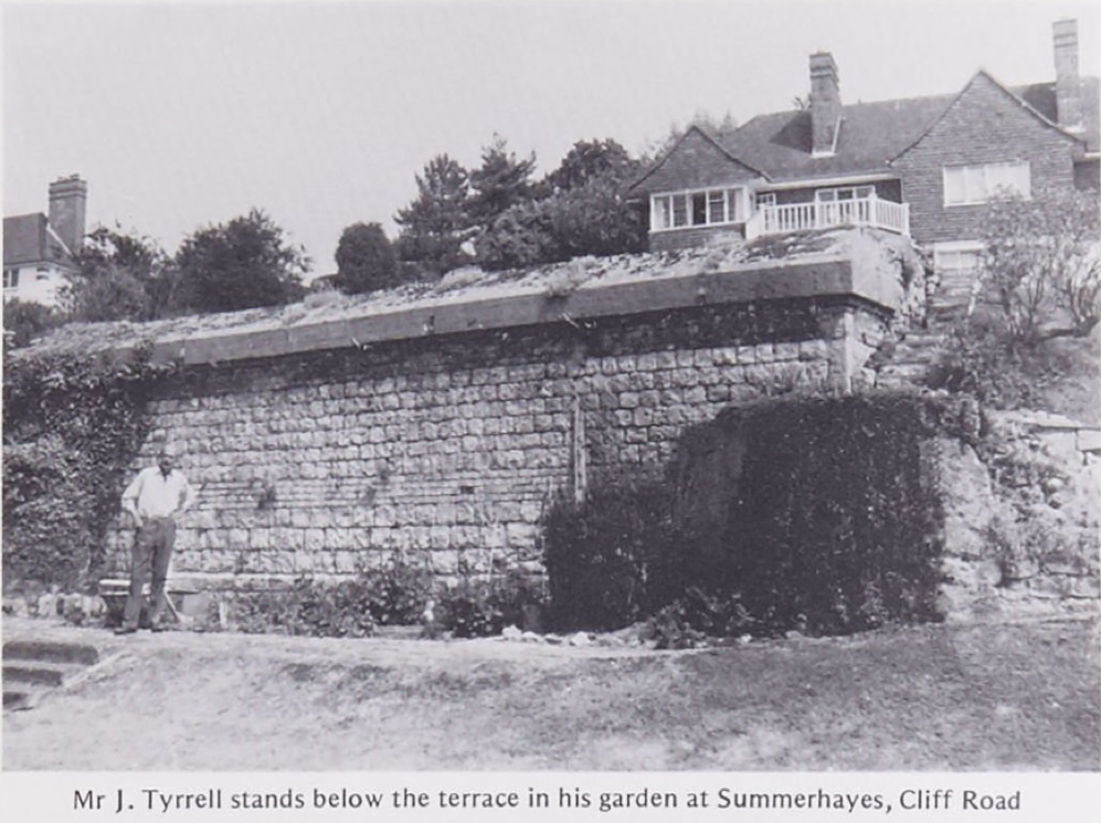 Cliff Road